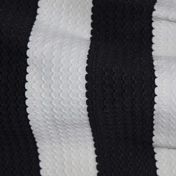 Express Black and White Skirt, Size Small! - Picture 6 of 7